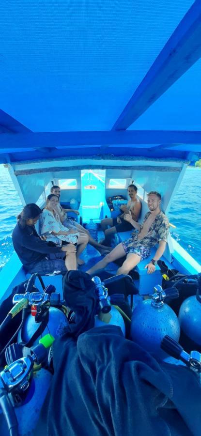 Blue Shark Divers Bunaken Ngoại thất bức ảnh