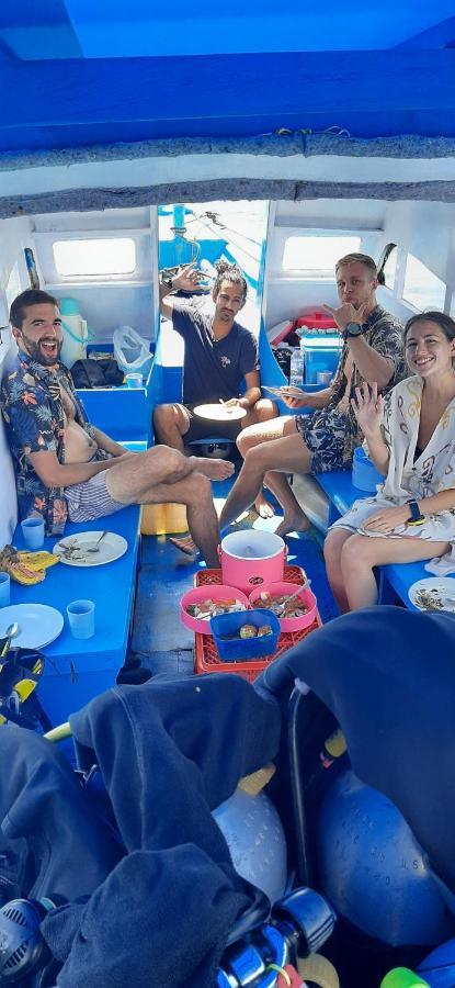 Blue Shark Divers Bunaken Ngoại thất bức ảnh