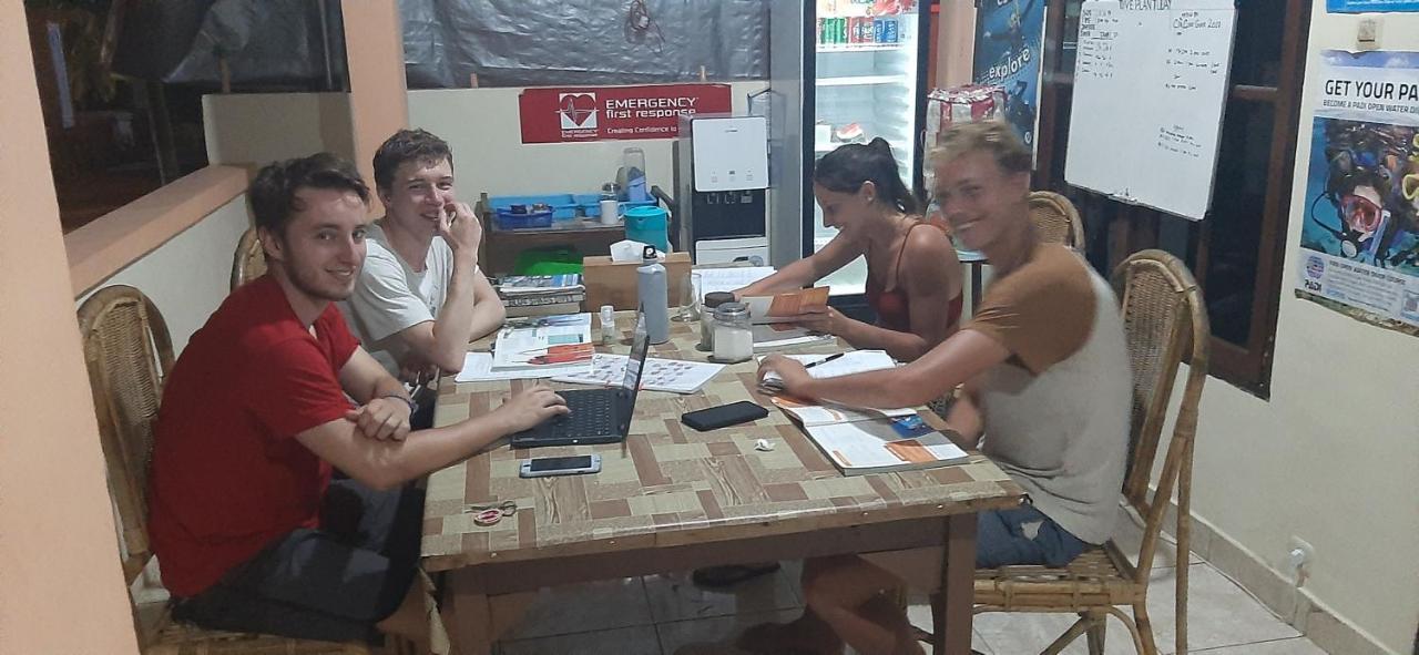 Blue Shark Divers Bunaken Ngoại thất bức ảnh
