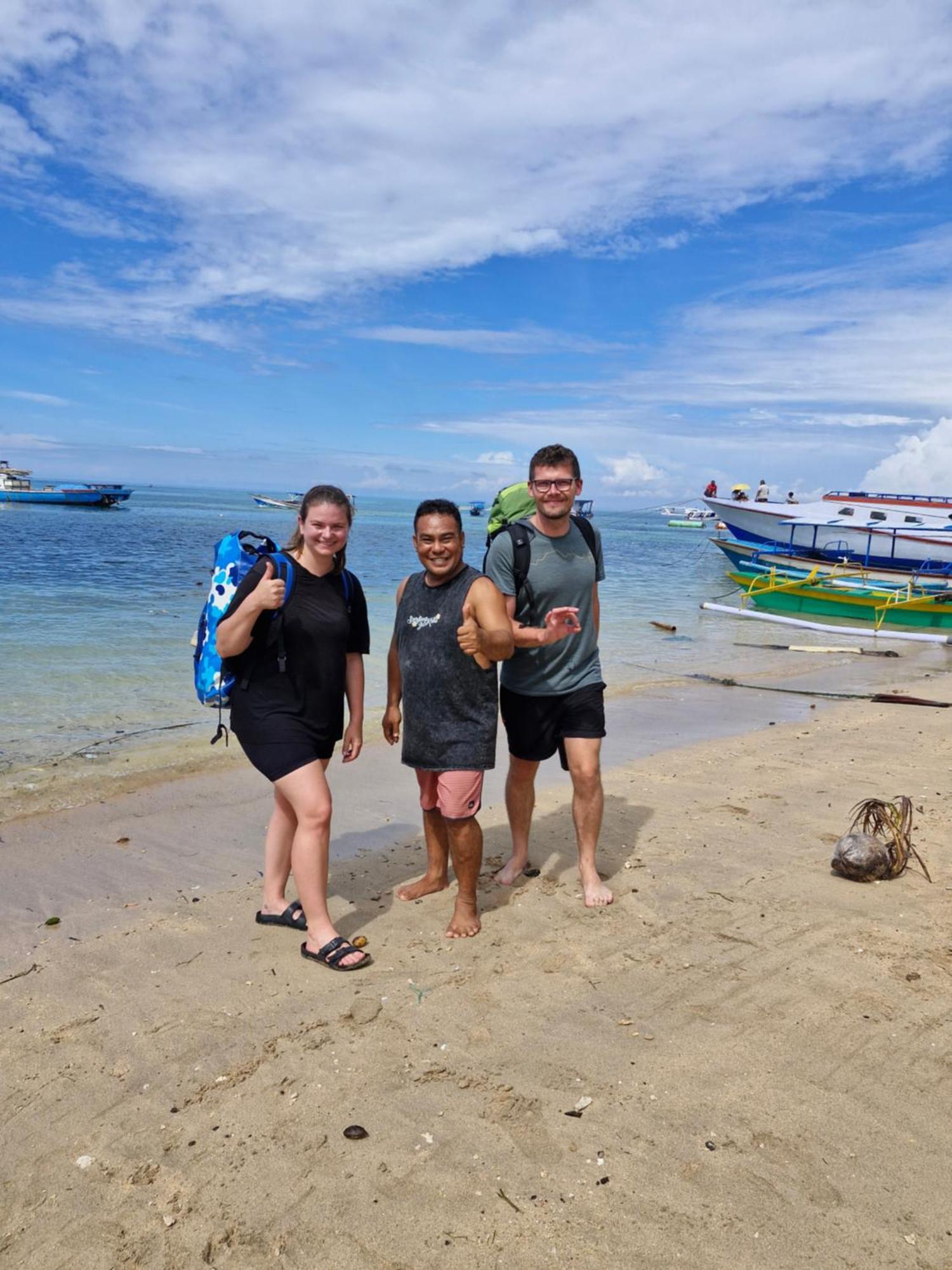 Blue Shark Divers Bunaken Ngoại thất bức ảnh