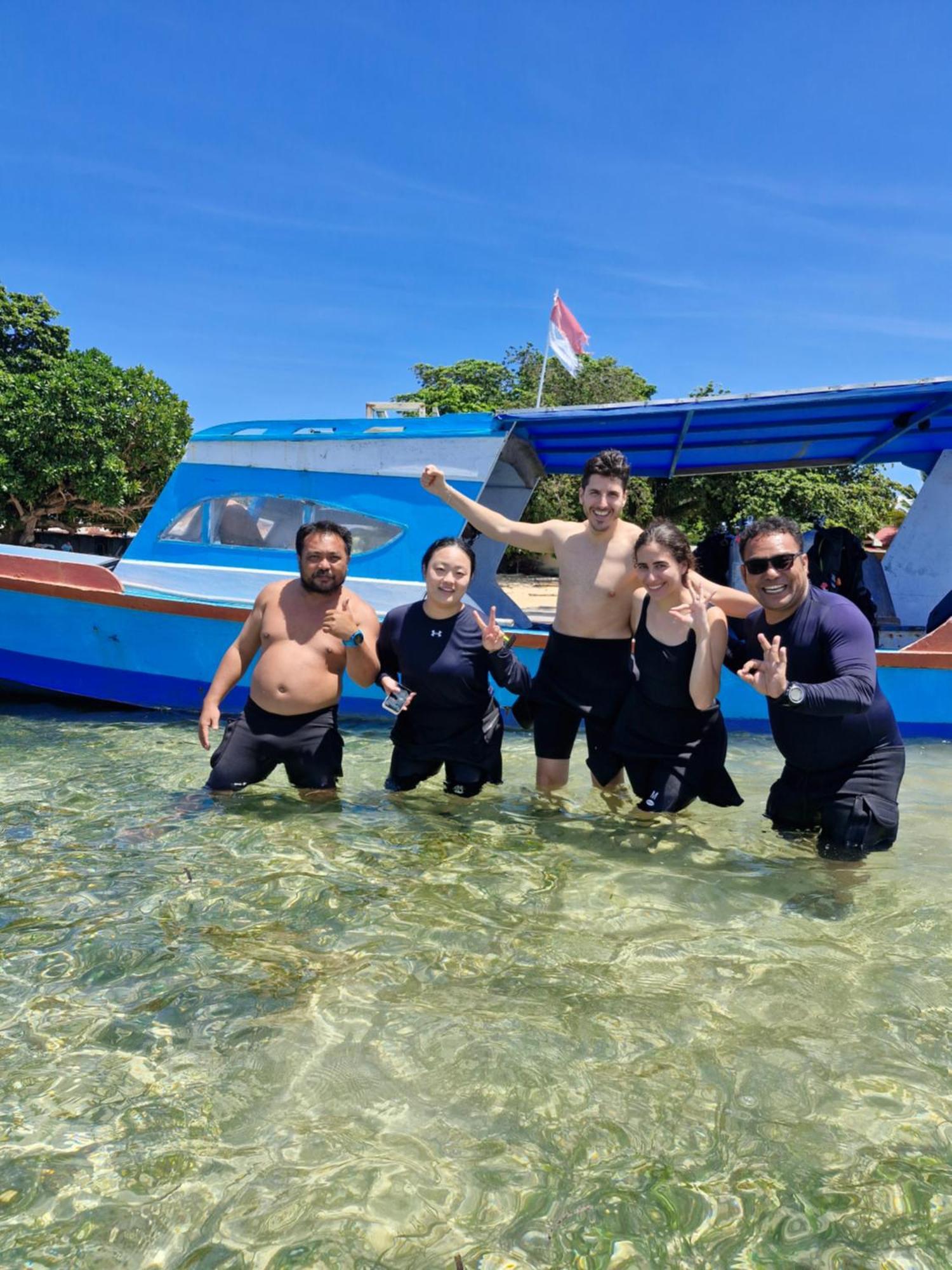 Blue Shark Divers Bunaken Ngoại thất bức ảnh